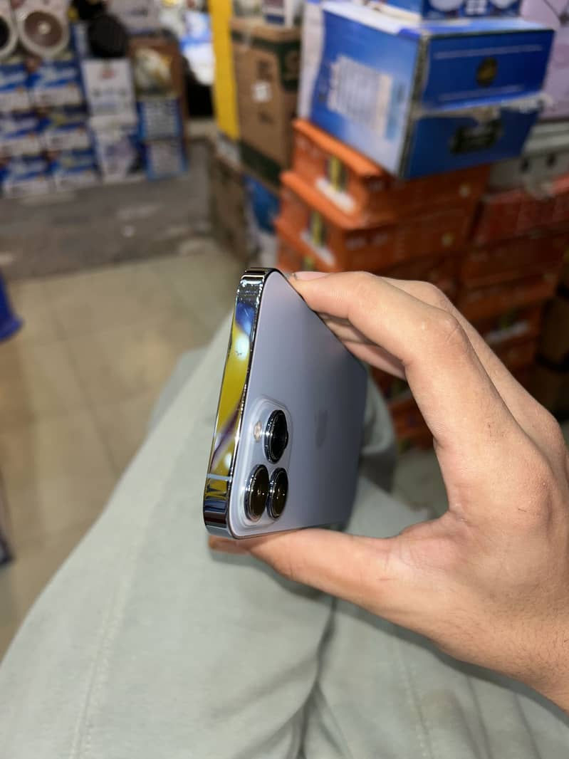 iPhone 13 Pro Max 2