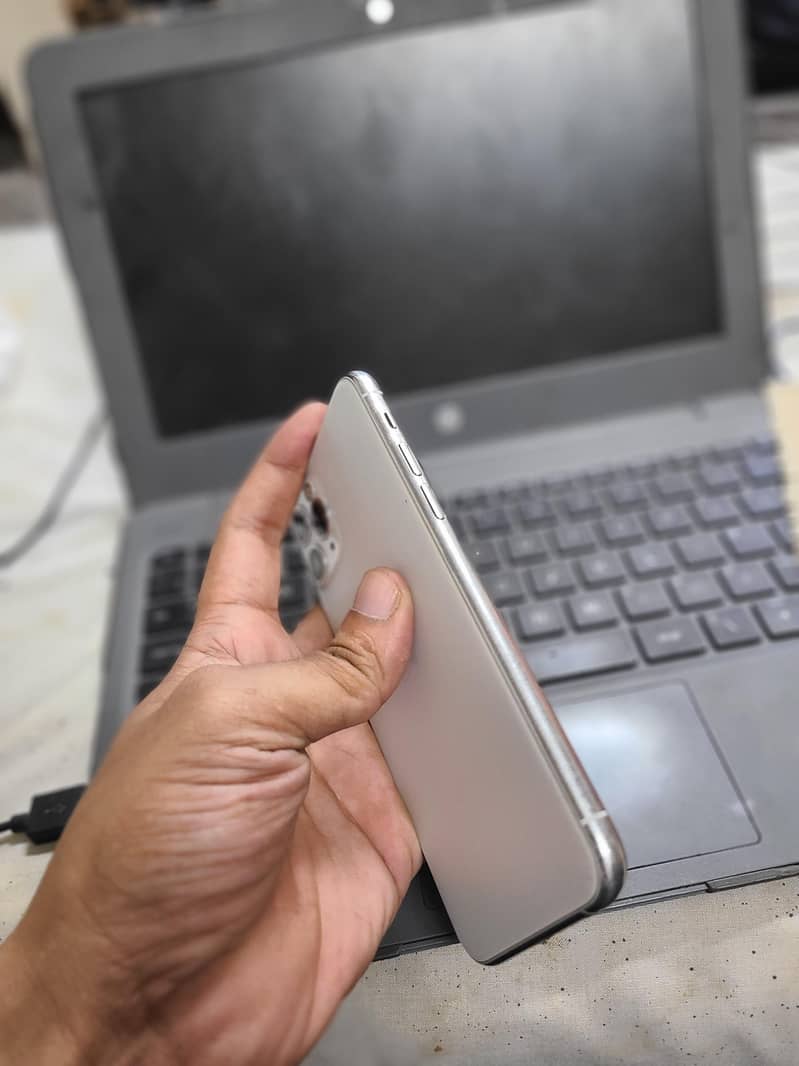 Apple iPhone 11 Pro 0