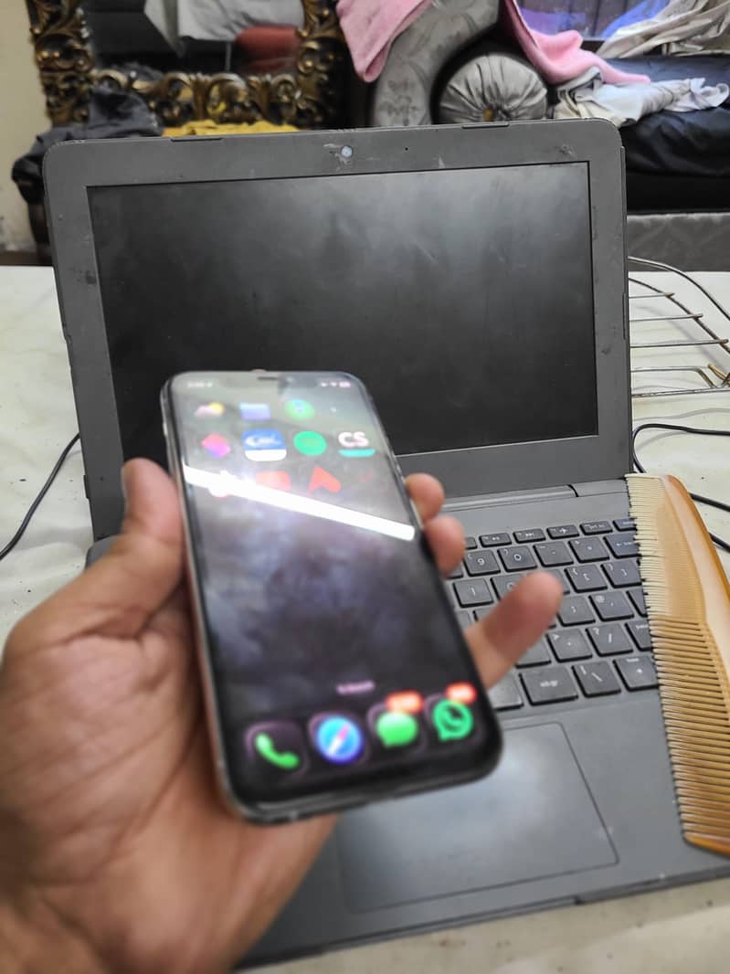 Apple iPhone 11 Pro 4