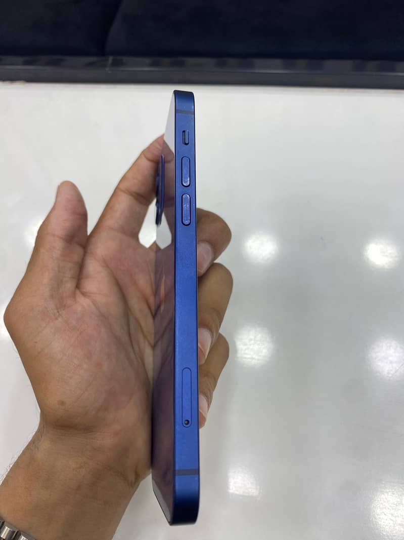 Apple iPhone 12 3