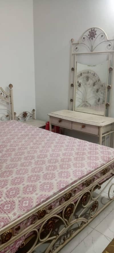 Bed Set ,king size iron ,with dressing ,mattress and side tables