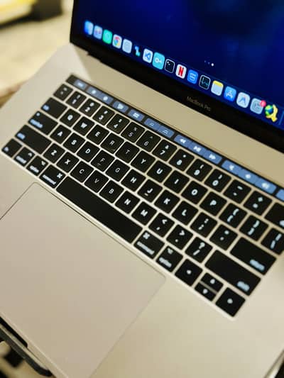 MacBook Pro 2017 15-inch – Core i7 | 16GB RAM | 512GB SSD