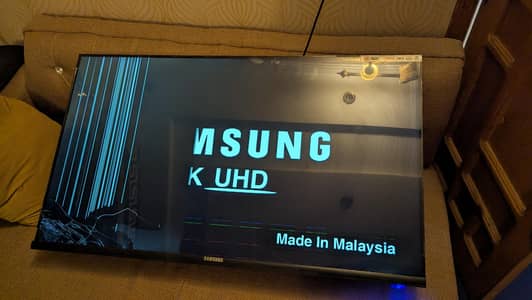 42 inch smart led new screen crack