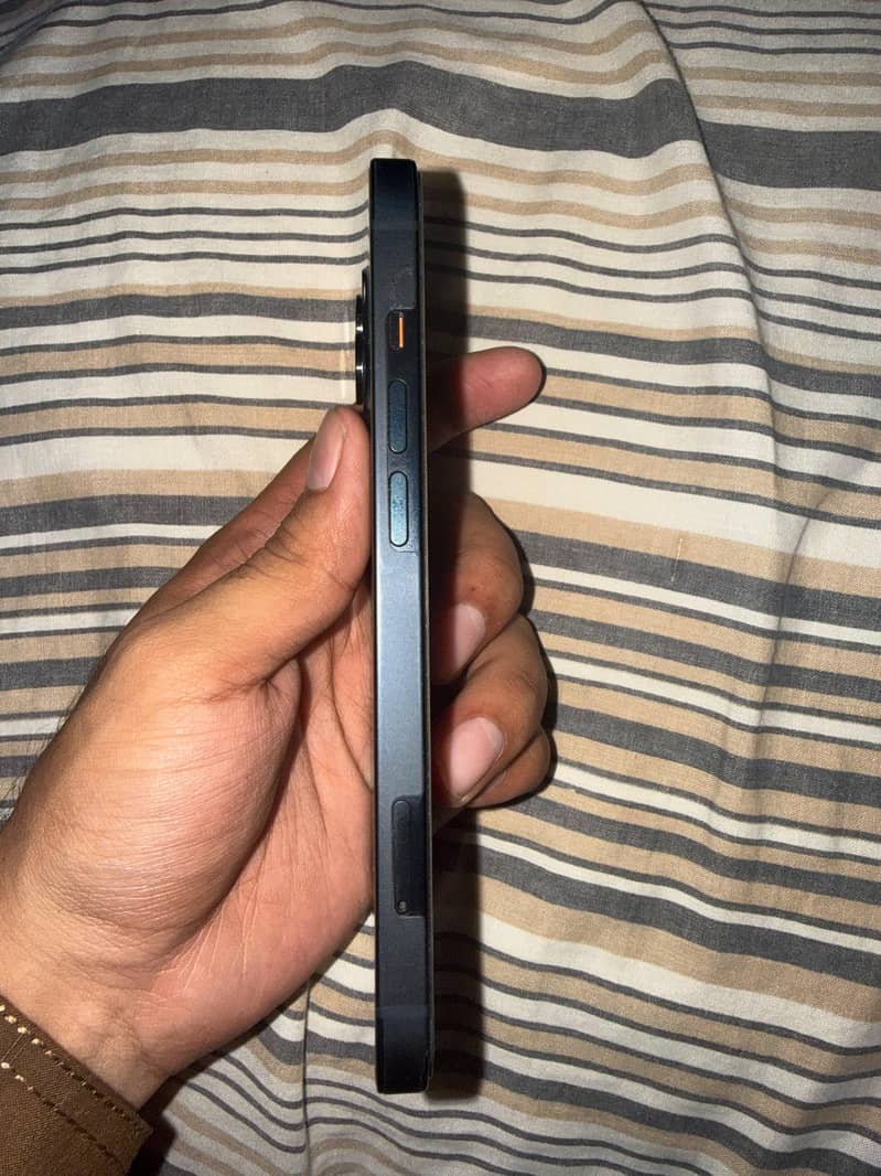 Apple iPhone 13 2