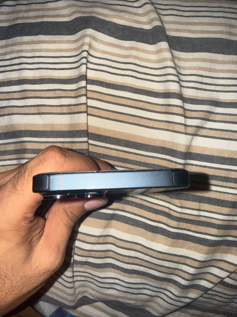 Apple iPhone 13 4