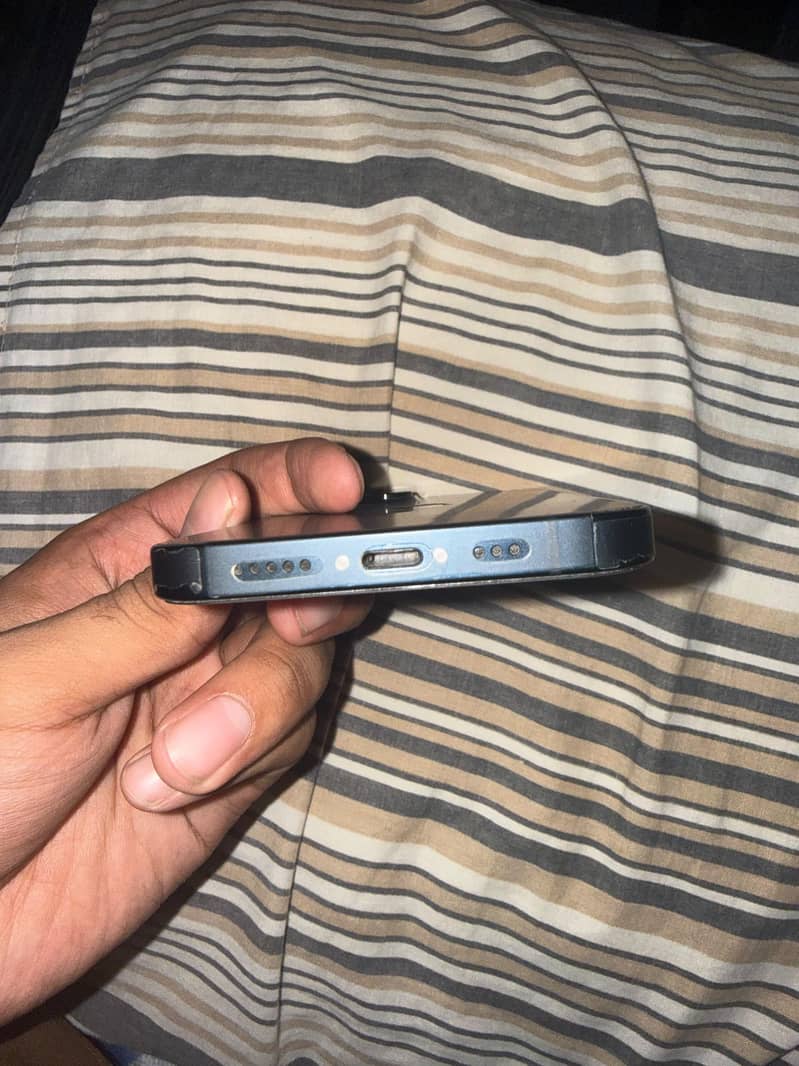 Apple iPhone 13 5
