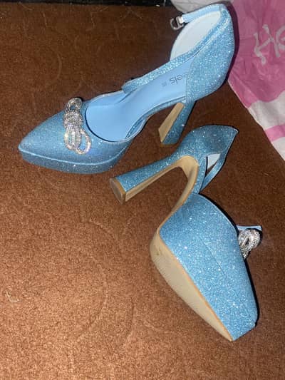 Heels. pk high heel in color blue