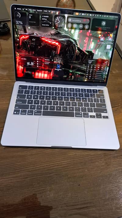 MacBookAir M4 2025 In Good Condition With Extra Bag And Case With Box