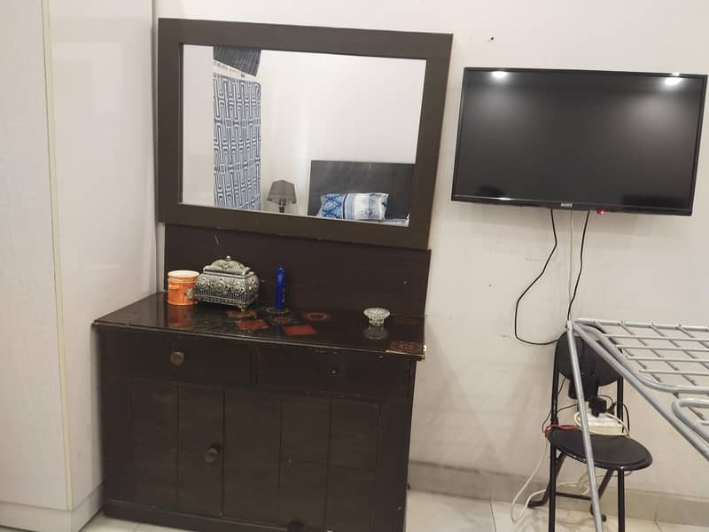 Bed with dressing table 1