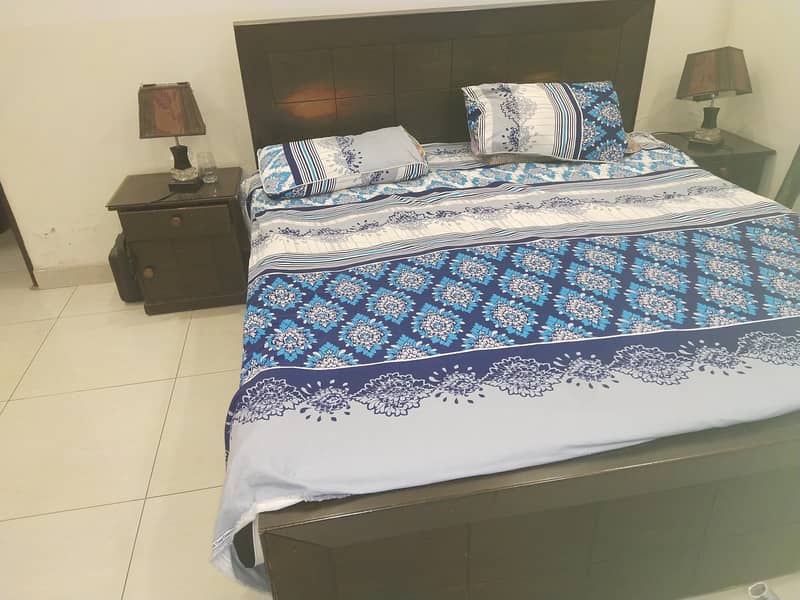 Bed with dressing table 4