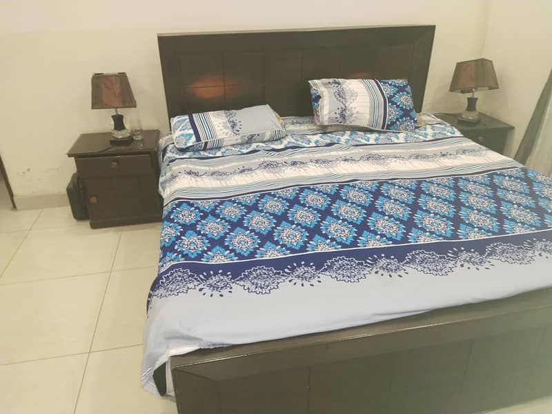 Bed with dressing table 5