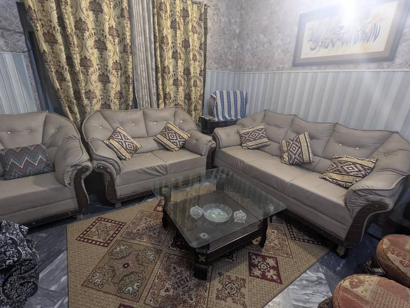 6 seater sofa urgent sell 0