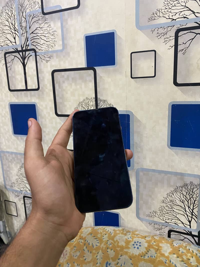 iPhone 13 4