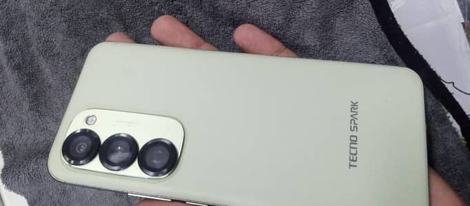 Tecno spark 40pro plus 8 Ram 256gb 4 months warranty ka sth Han