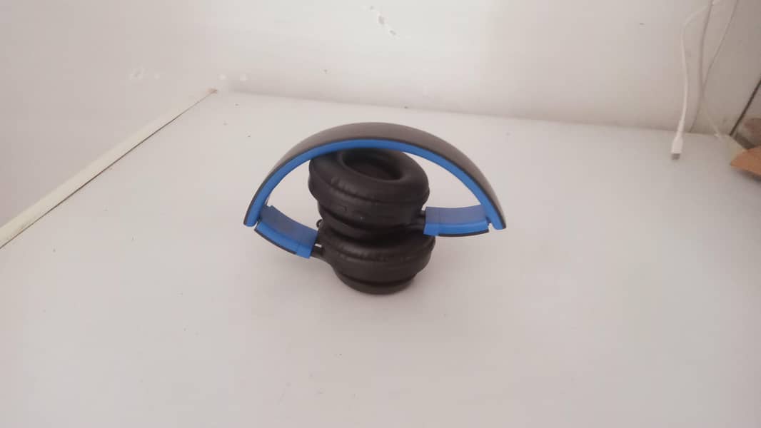 Bluetooth headphones 0