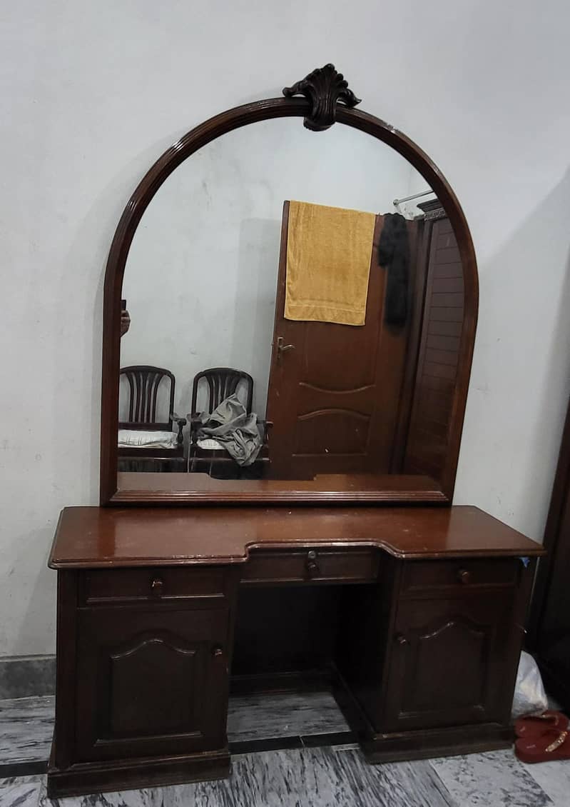 dressing table 0