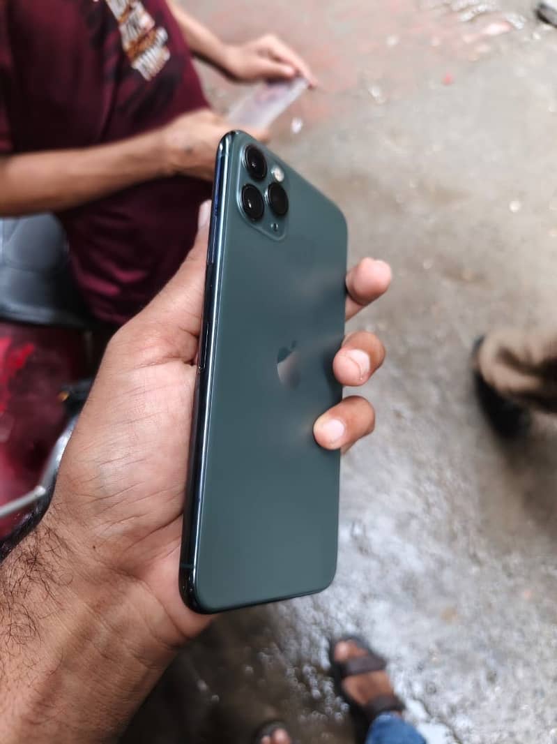 iPhone 11 Pro Max 1