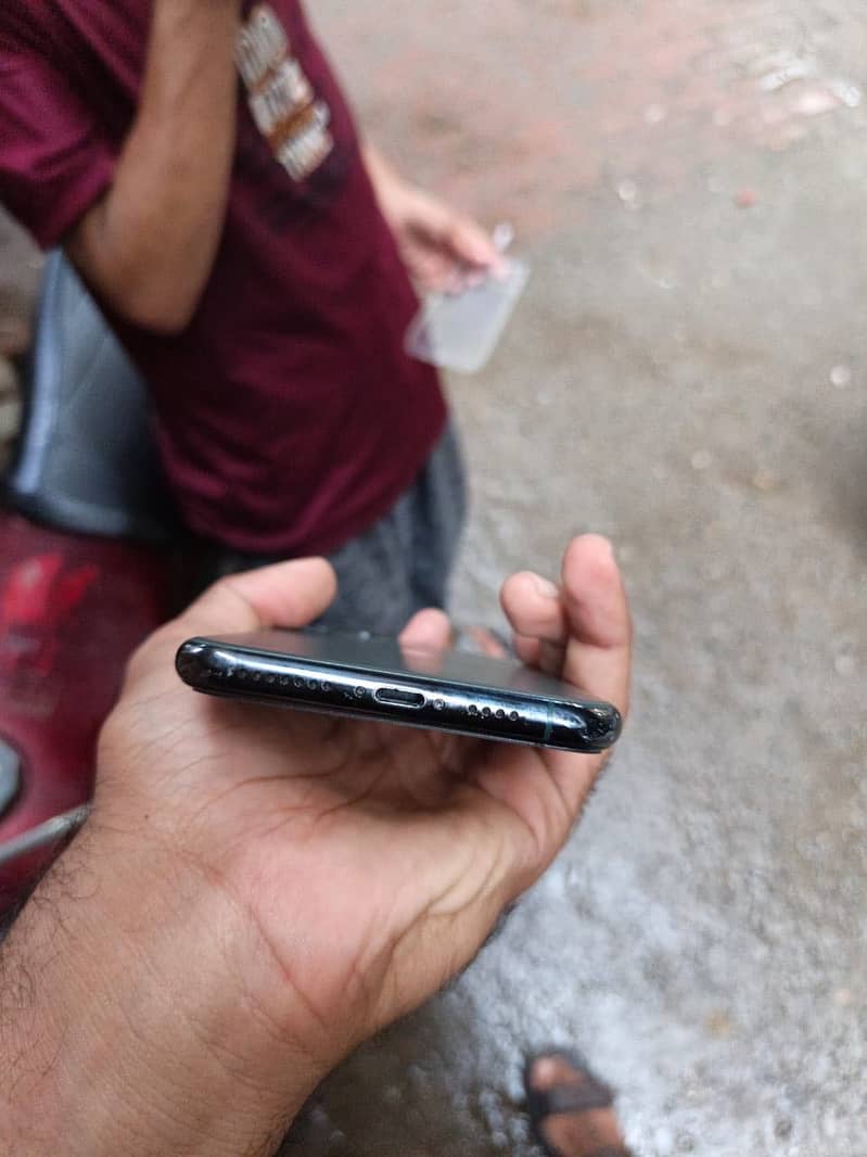 iPhone 11 Pro Max 4