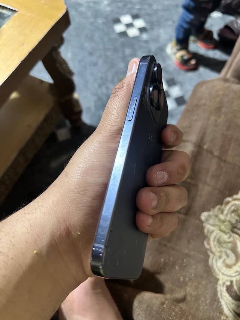 iPhone 15 pro max 4