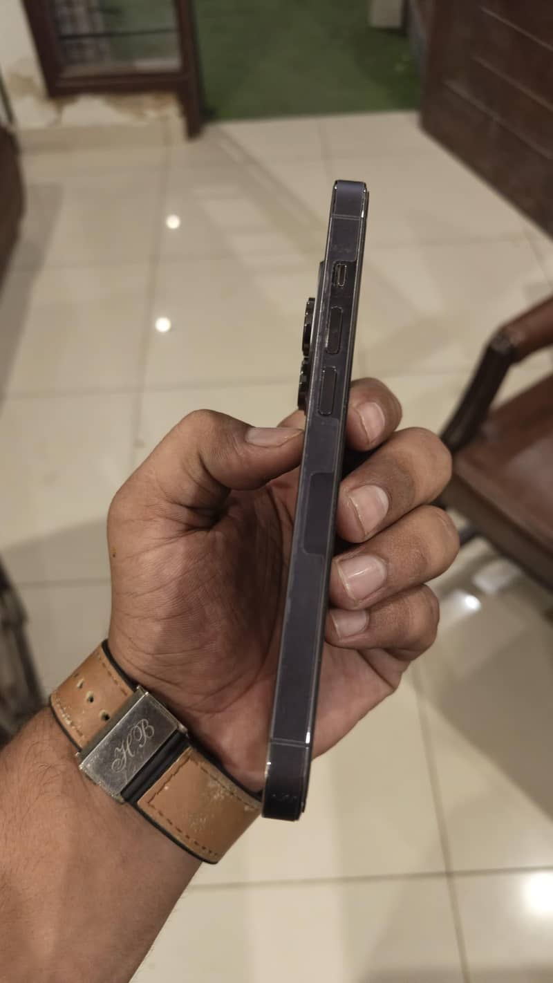 Apple iPhone 14 Pro 1