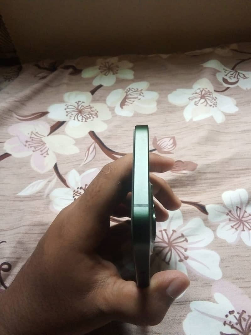 Apple iPhone 13 1