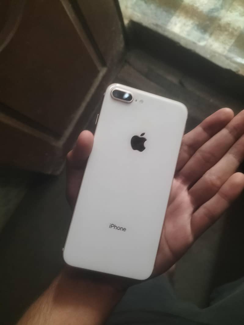 Apple iPhone 8 Plus 1