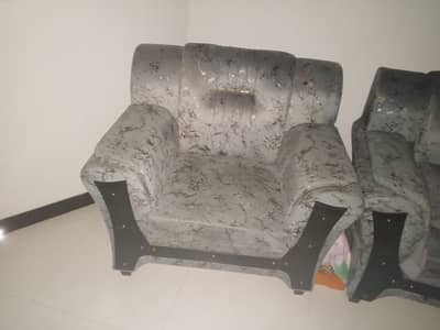 new sofa set h bilkul new h 3 month phly lye hain