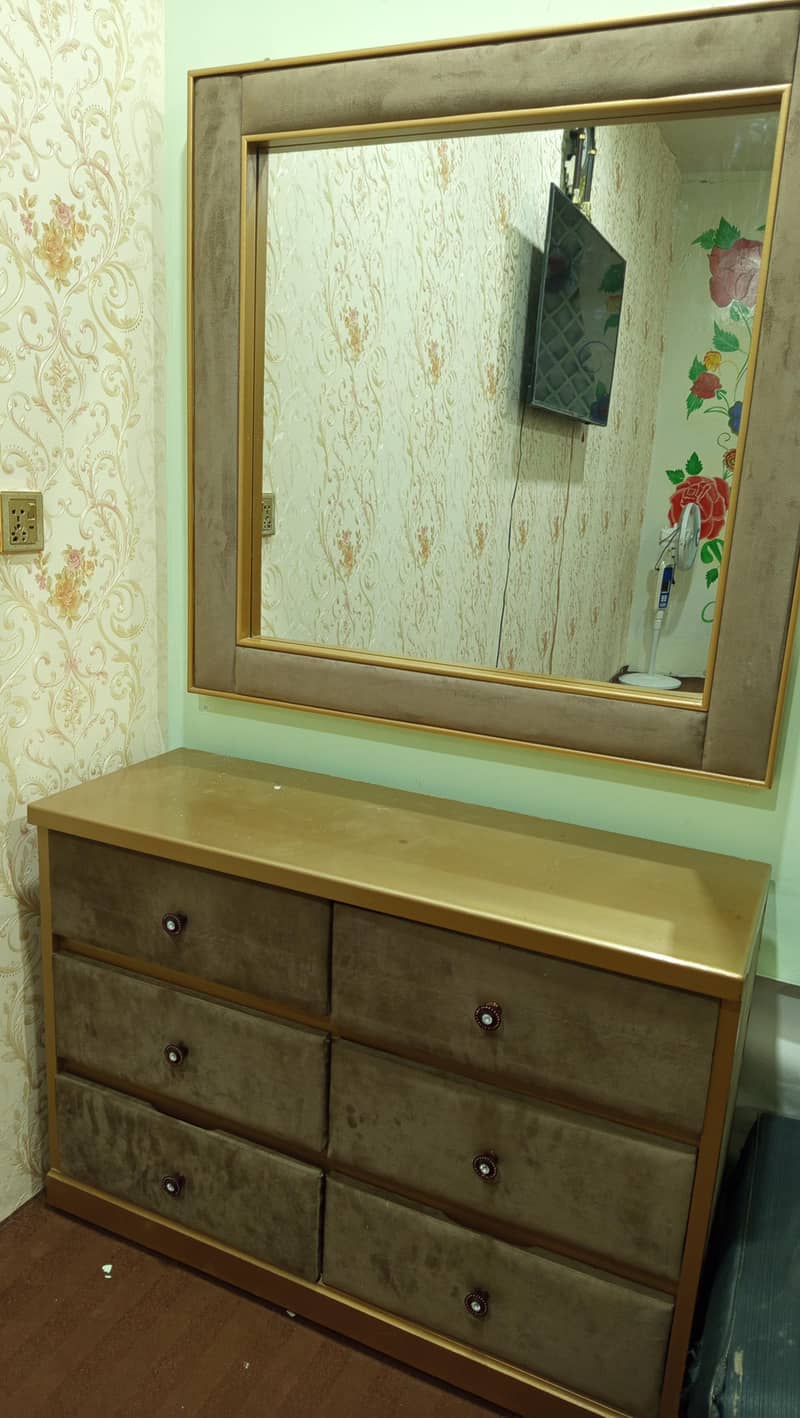 bad 2 table or dressing table 1
