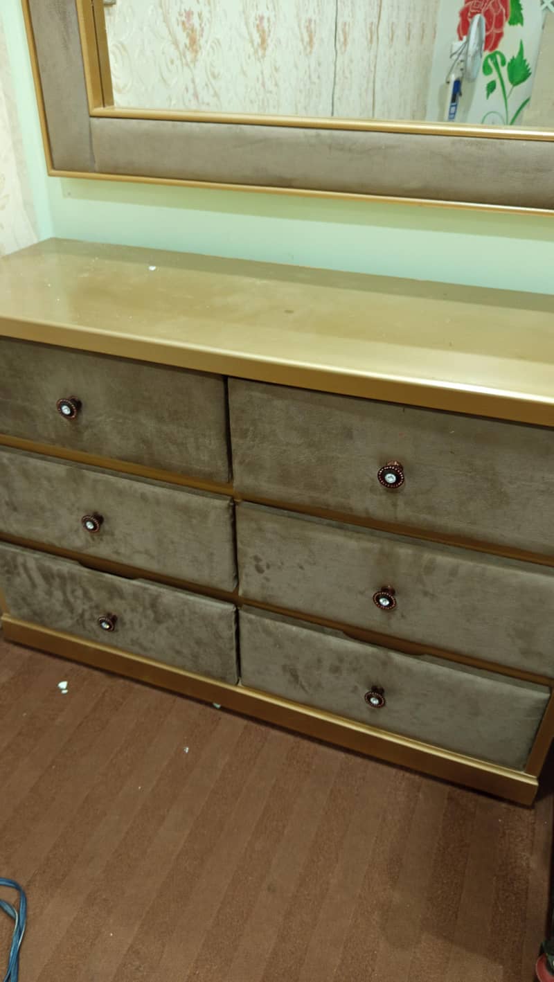 bad 2 table or dressing table 2