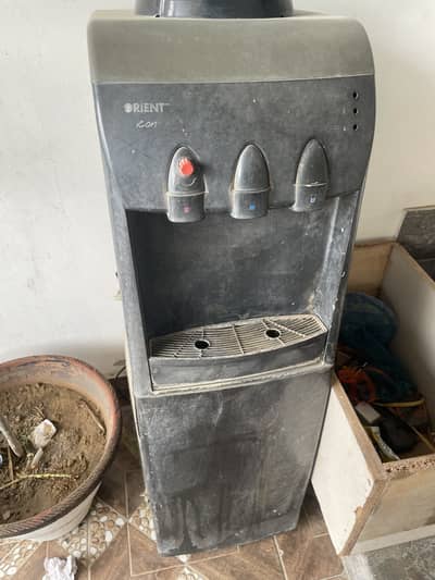 Orient dispenser