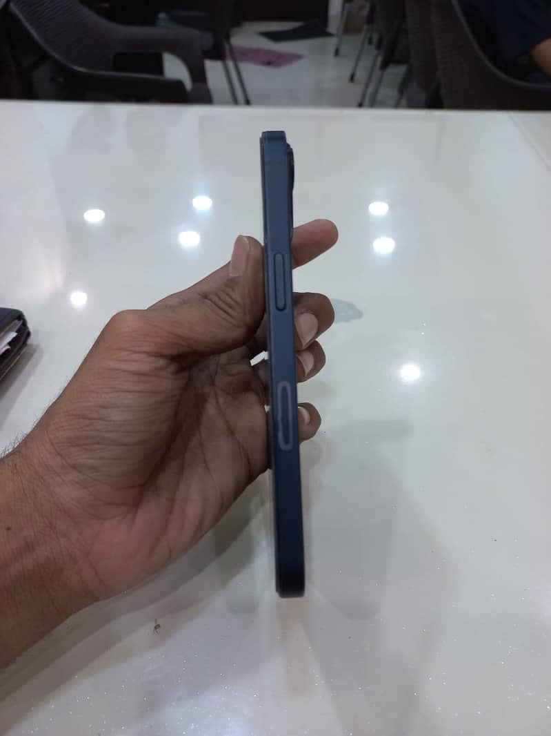 iPhone 13 3