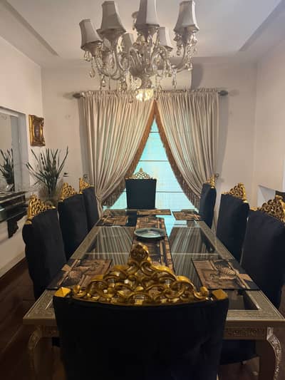 Beautiful Dining Table with 8 Dining Chairs