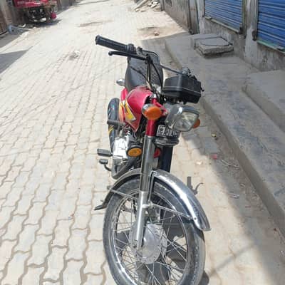 Good condition Honda 125 he . genioun conditioner