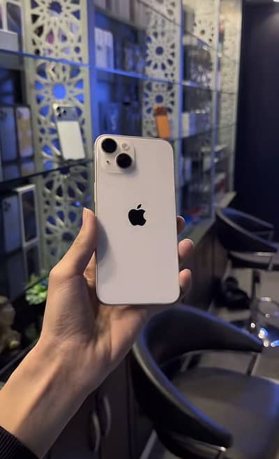 iPhone 14 white 98% battery health 150 cycle count