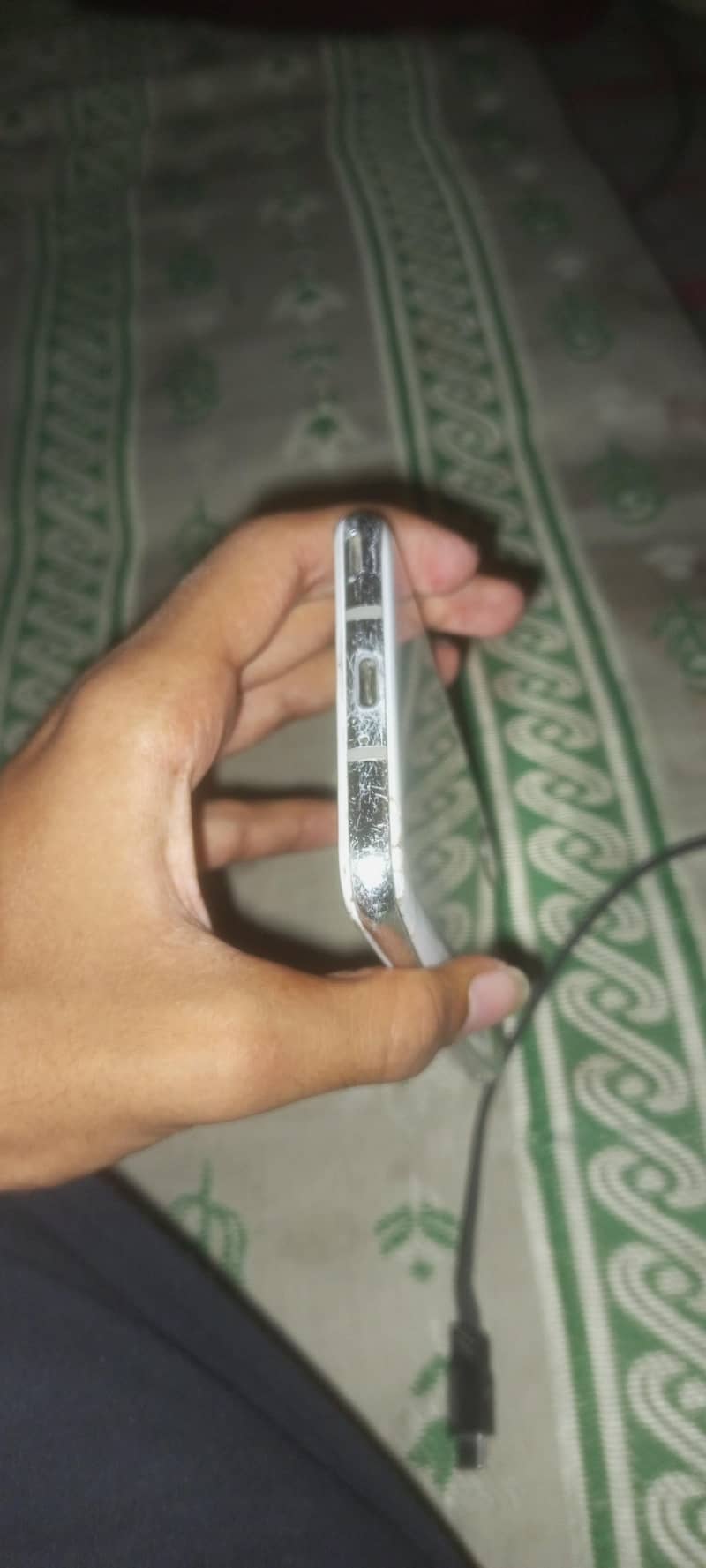 Sharp Aquos R2 3