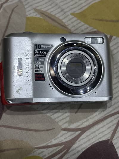 Nikon coolpix L20 camera