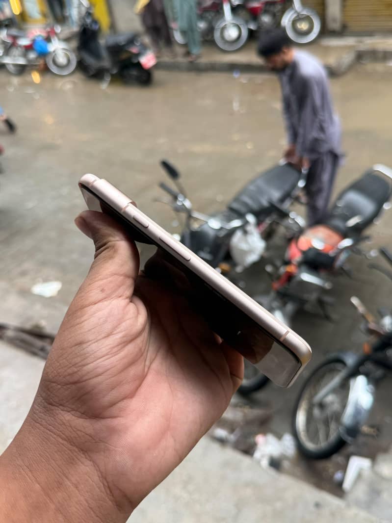 Google Pixel 8 3