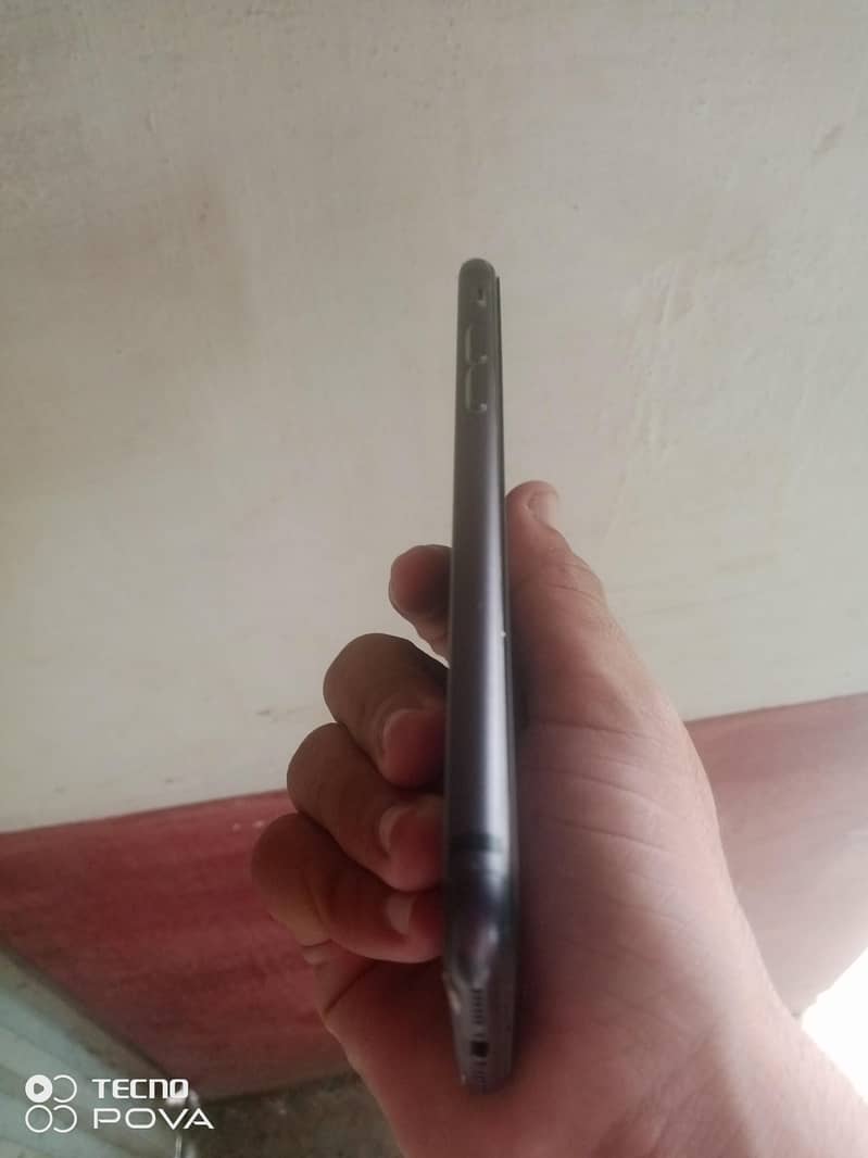 Apple iPhone 8 3