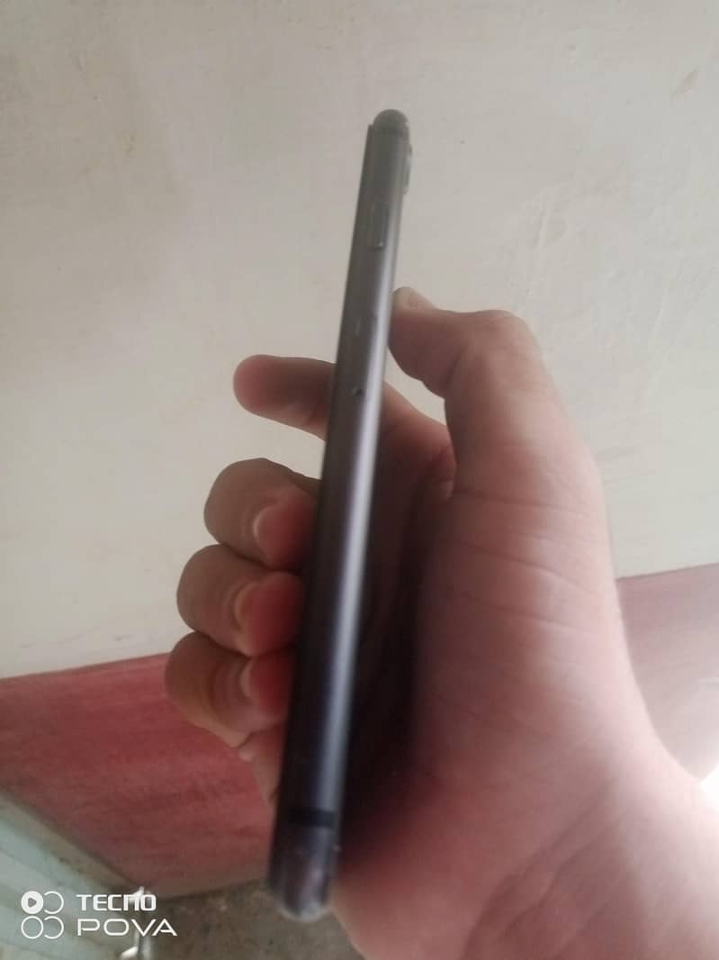 Apple iPhone 8 4