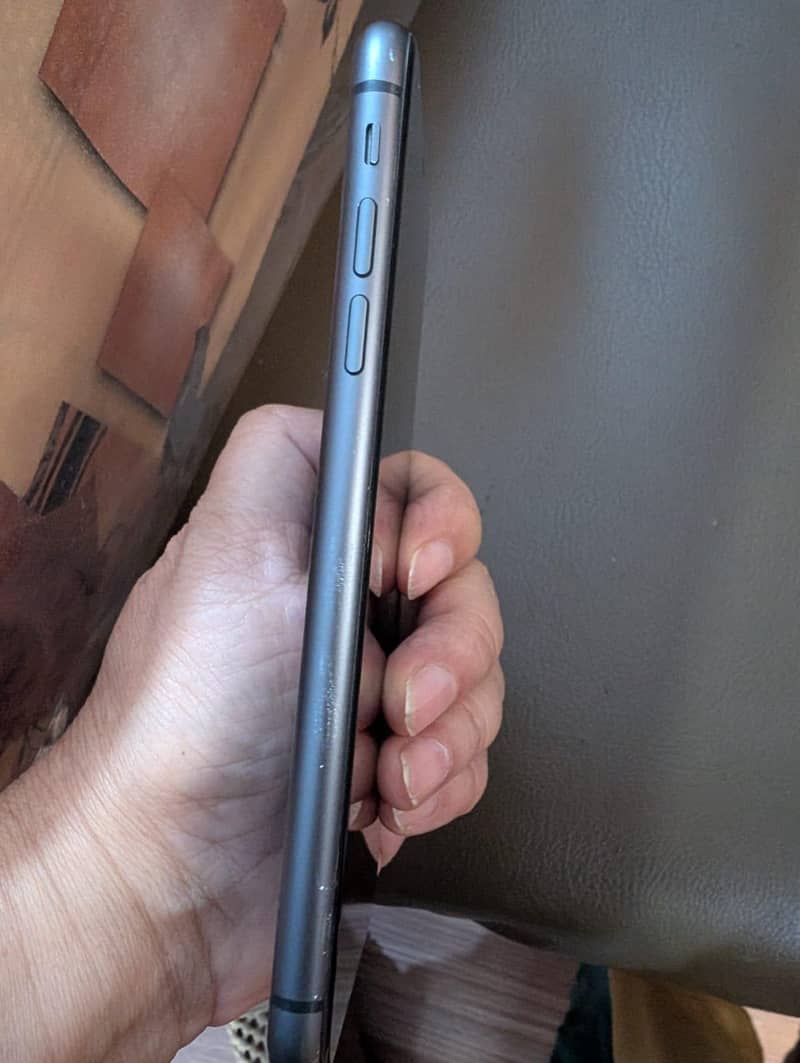 Apple iPhone 11 4