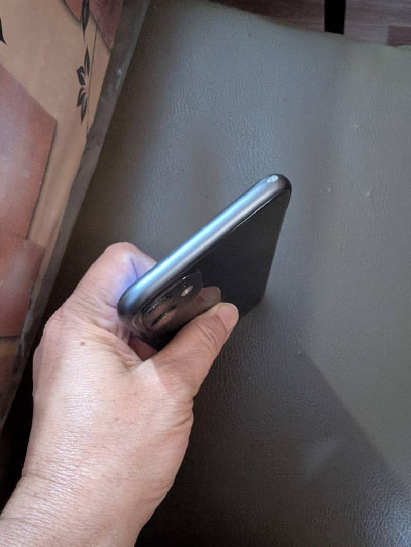 Apple iPhone 11 7