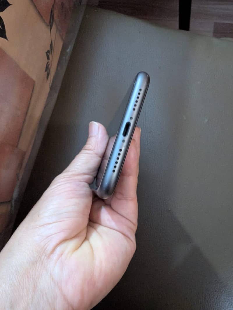 Apple iPhone 11 8