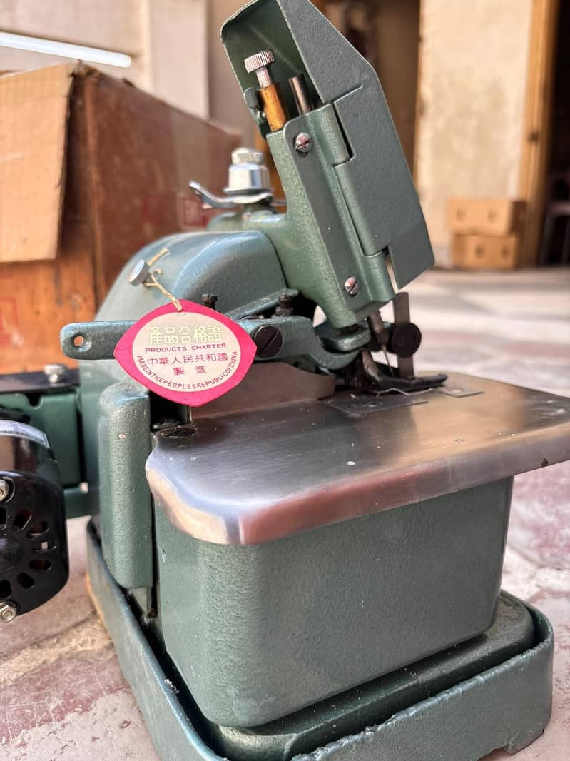 three thread overlock machine 2