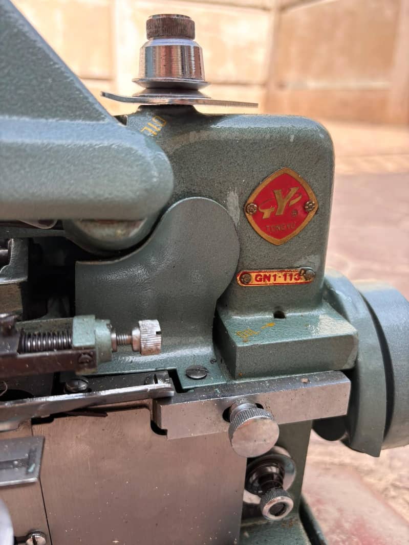 three thread overlock machine 3