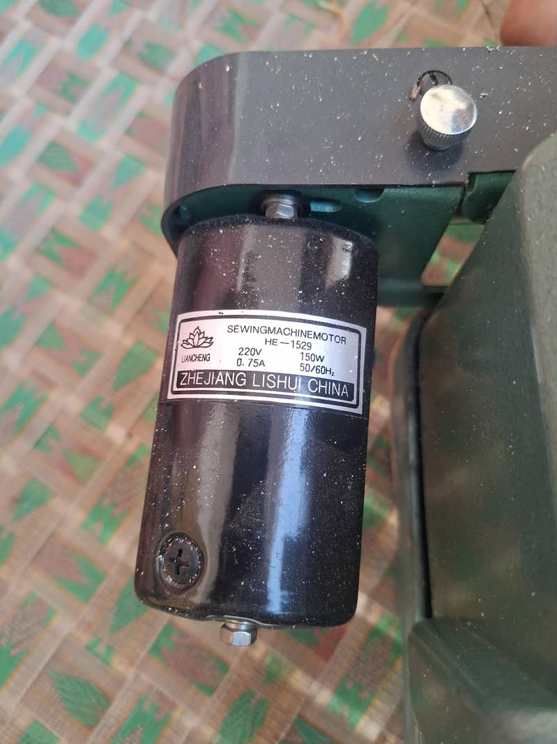 three thread overlock machine 8