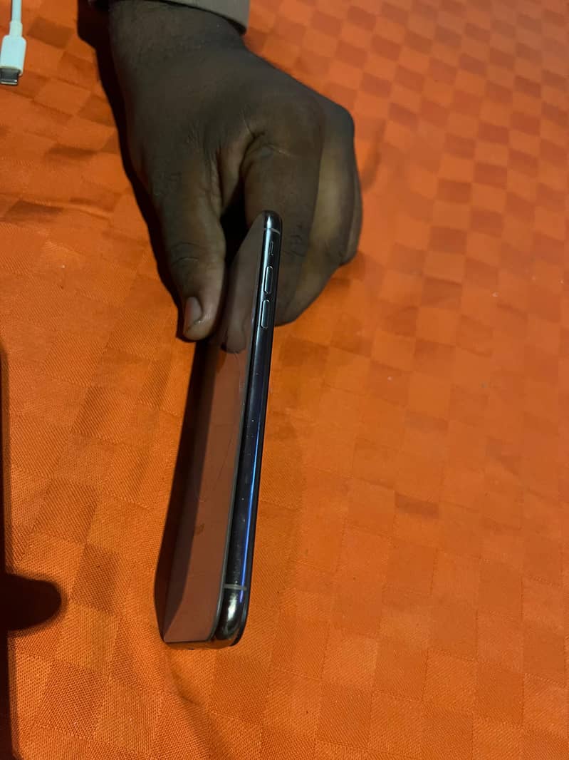 Apple iPhone XS 1