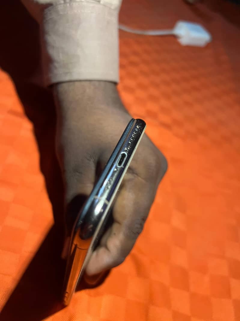 Apple iPhone XS 3