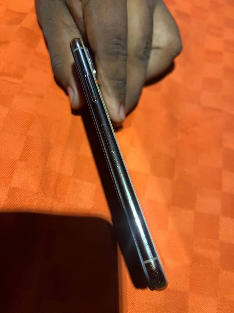 Apple iPhone XS 4