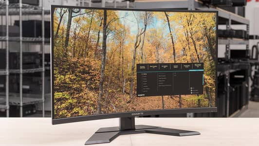 GIGABYTE G32QC Gaming Moniter 32Inches Curved