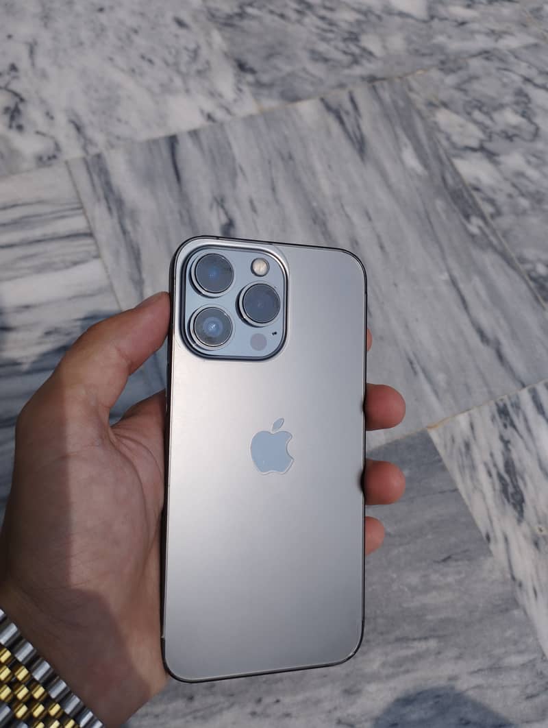 Apple iPhone 13 Pro 3